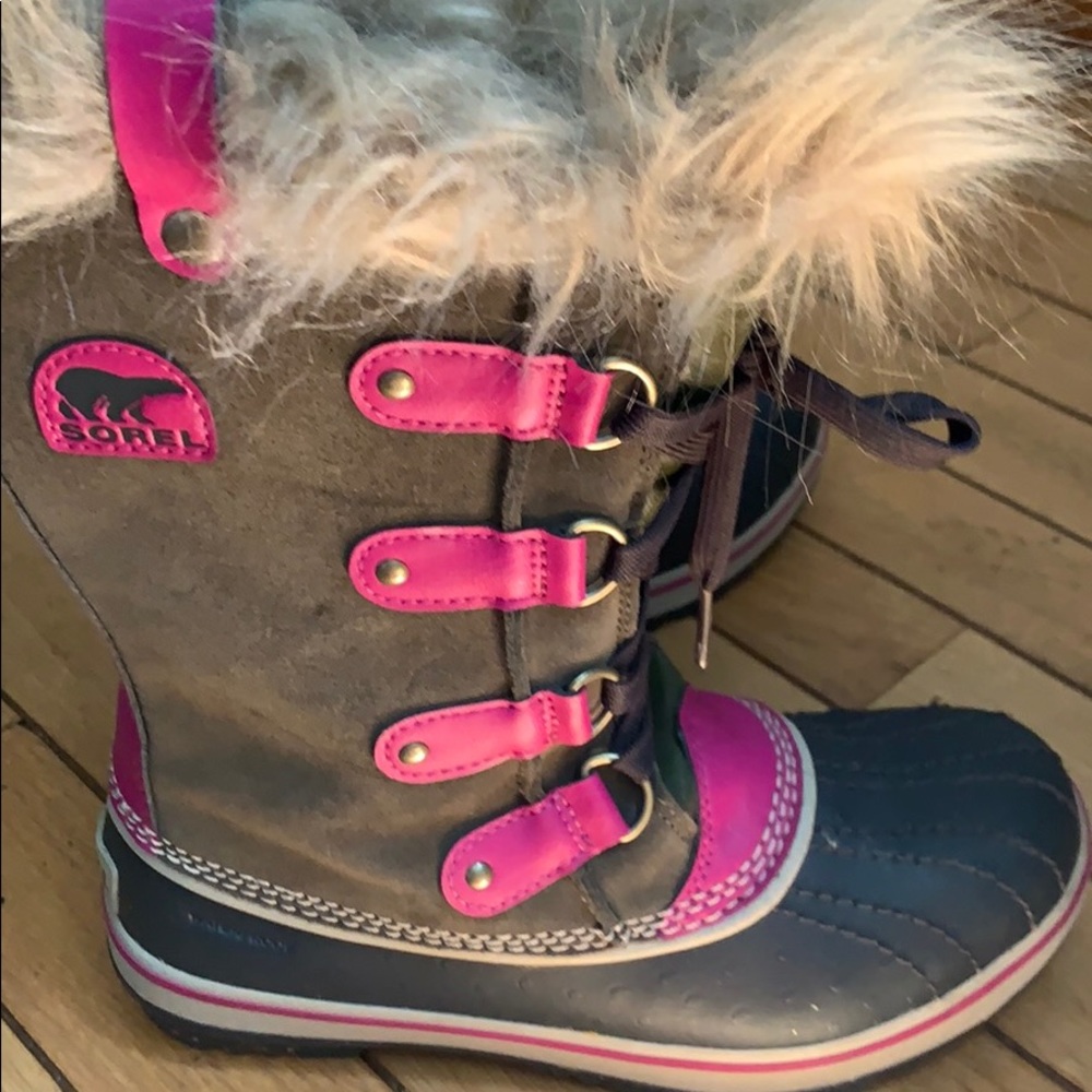 Kids Sorel lined boots